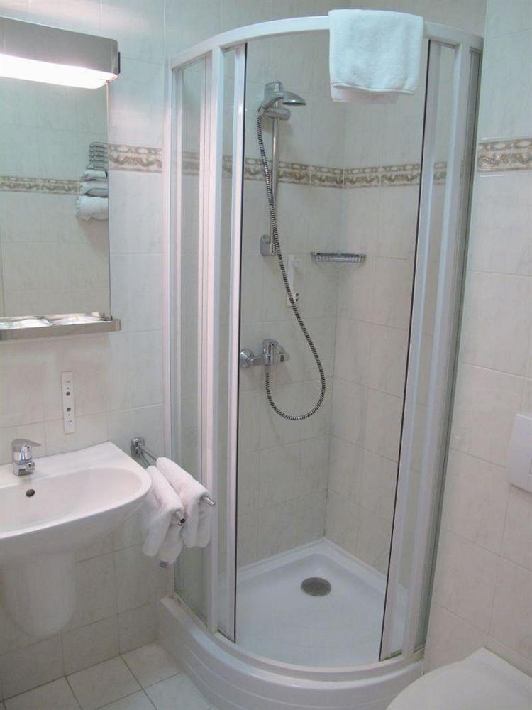 Galerie Royale Hotel Praha Bagian luar foto