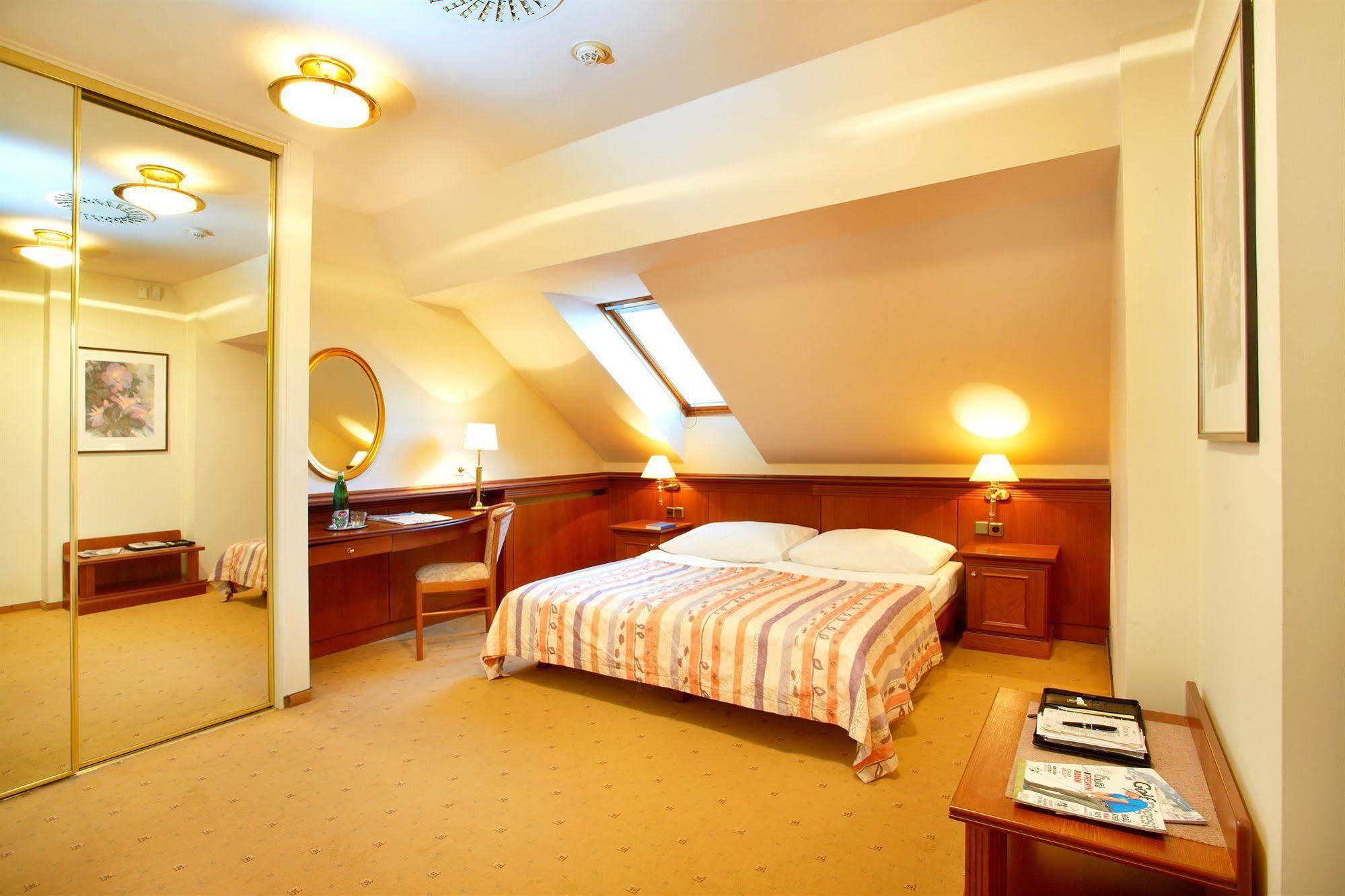 Galerie Royale Hotel Praha Bagian luar foto
