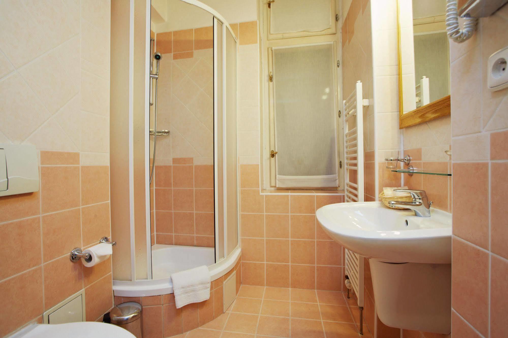 Galerie Royale Hotel Praha Bagian luar foto