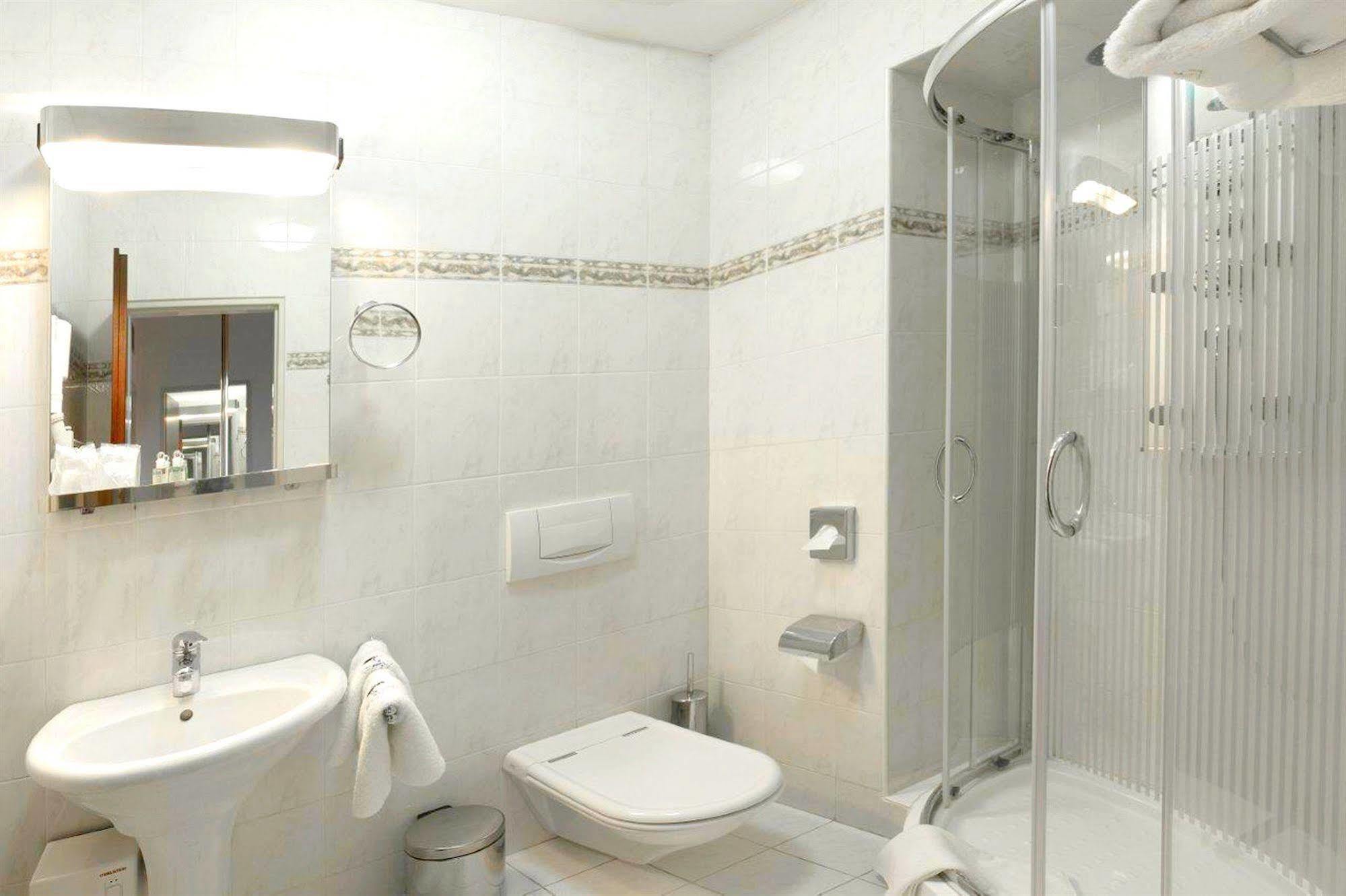 Galerie Royale Hotel Praha Bagian luar foto