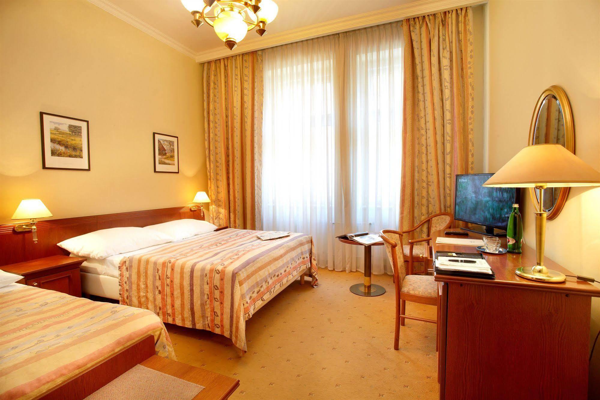 Galerie Royale Hotel Praha Bagian luar foto
