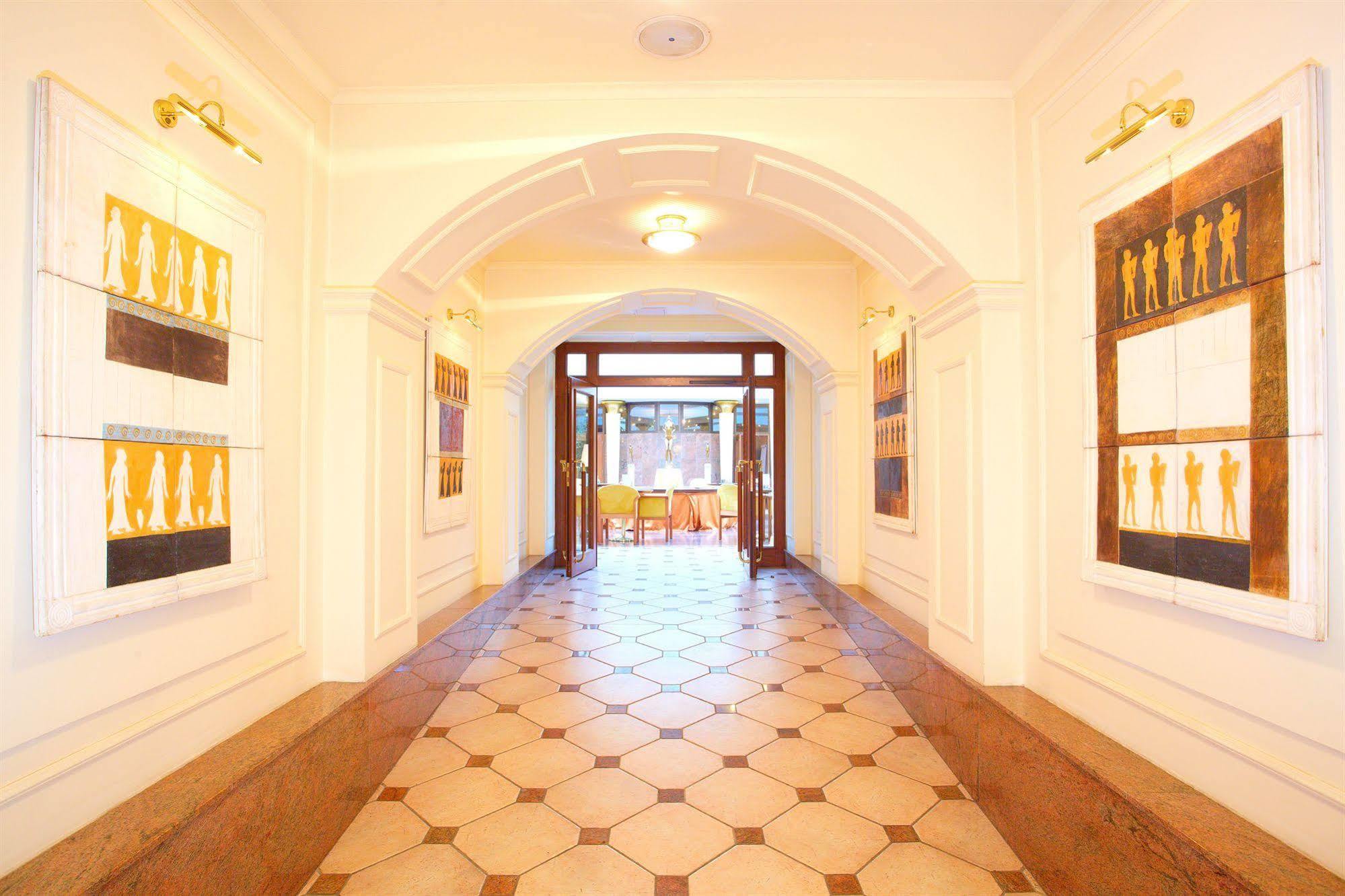 Galerie Royale Hotel Praha Bagian luar foto
