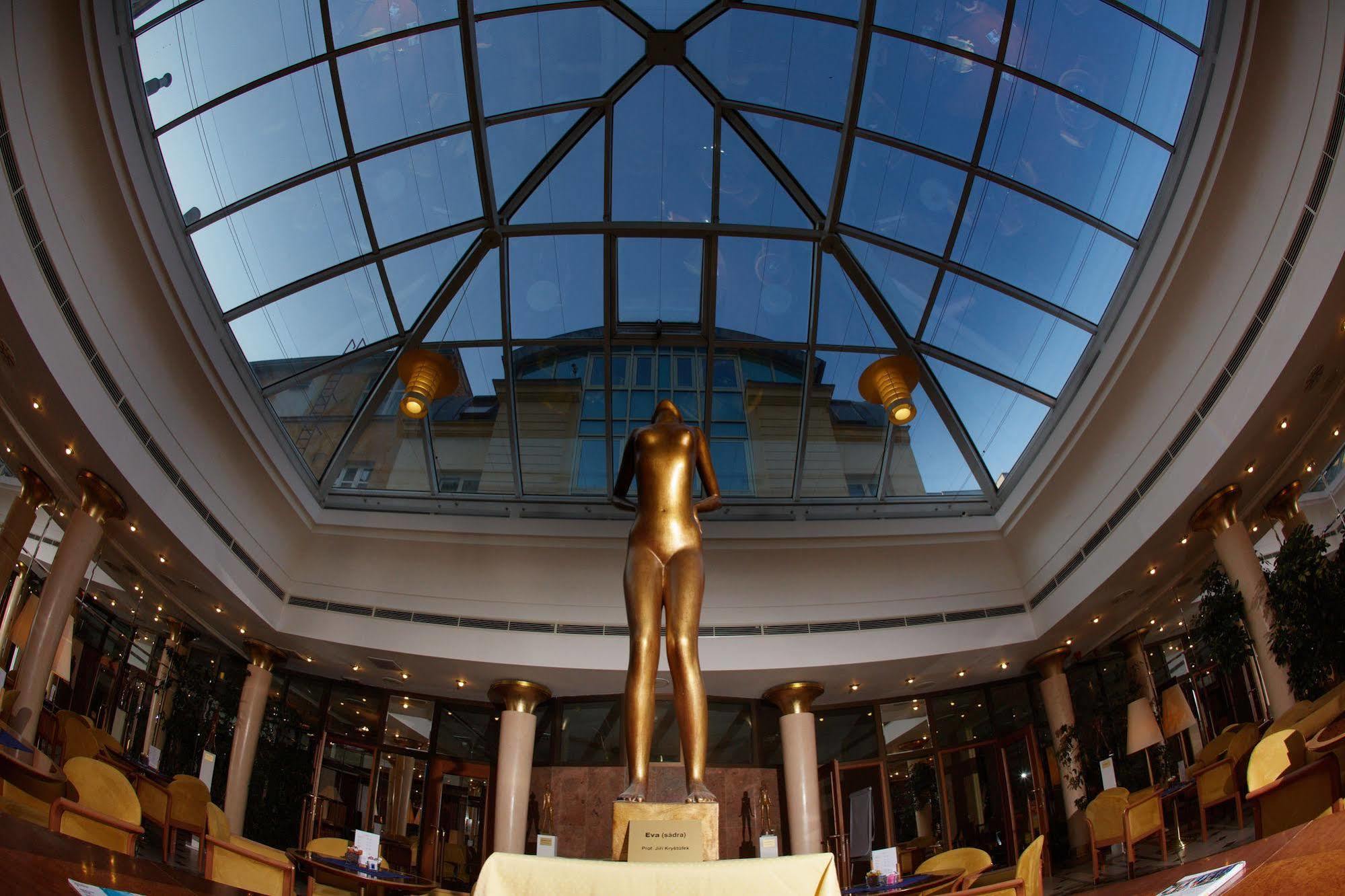 Galerie Royale Hotel Praha Bagian luar foto