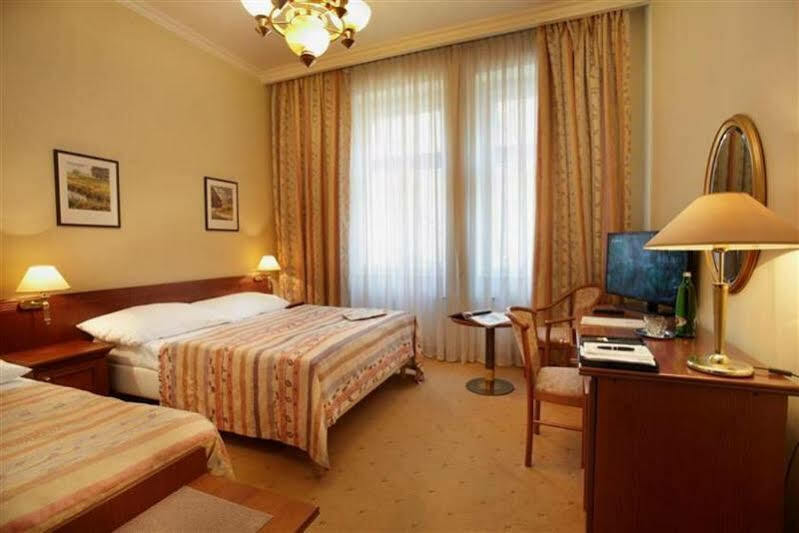 Galerie Royale Hotel Praha Bagian luar foto